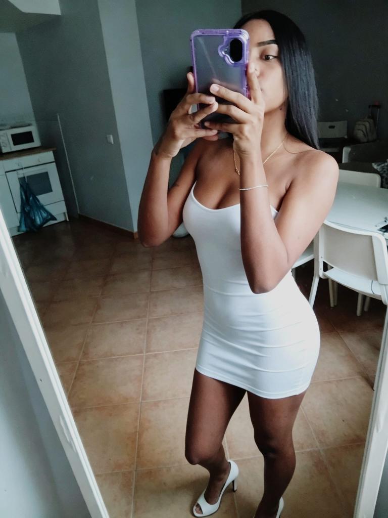 Chica busca chico en Almería: 