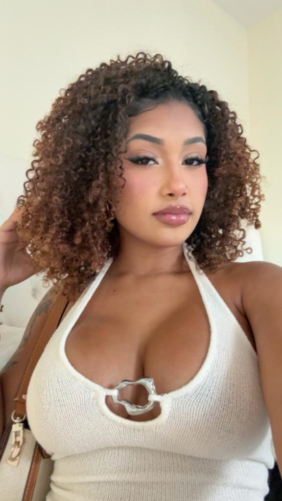 637970917: Chica busca chico en Málaga