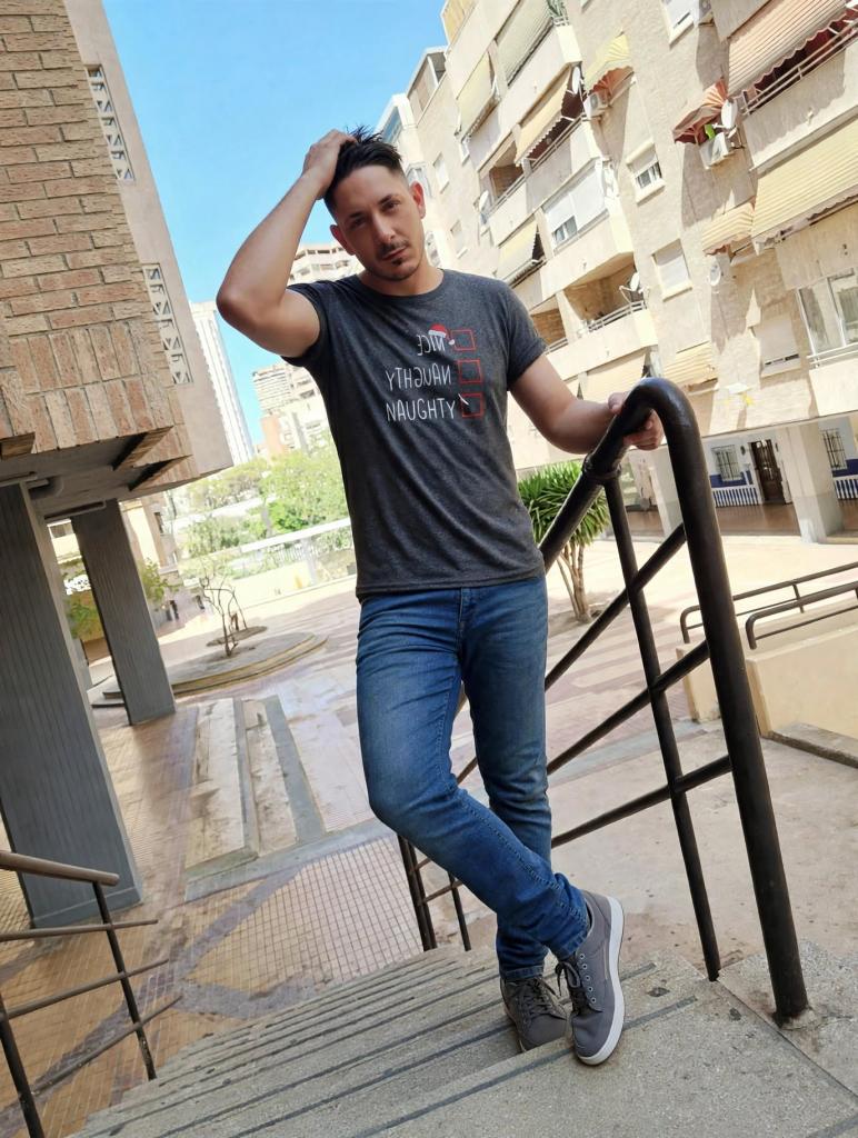 673051219: Chico busca chica en Alicante