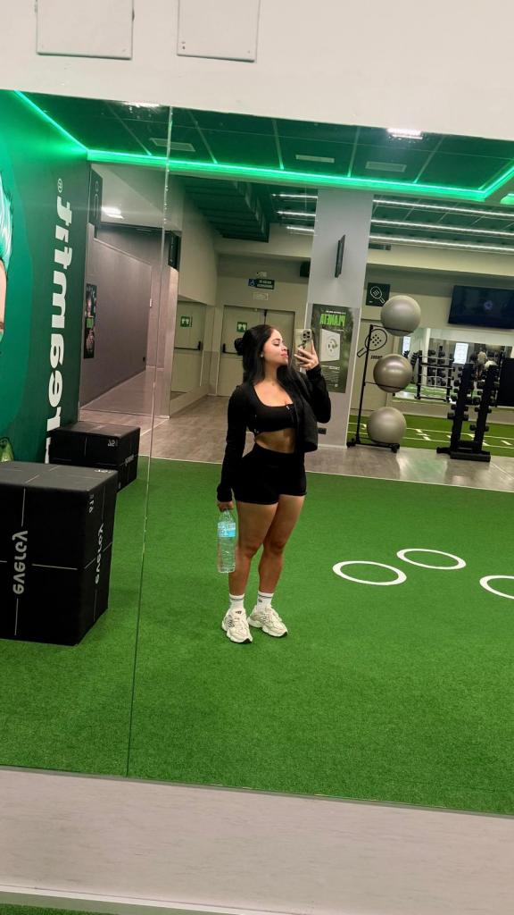 647299043: Chica busca chico en León