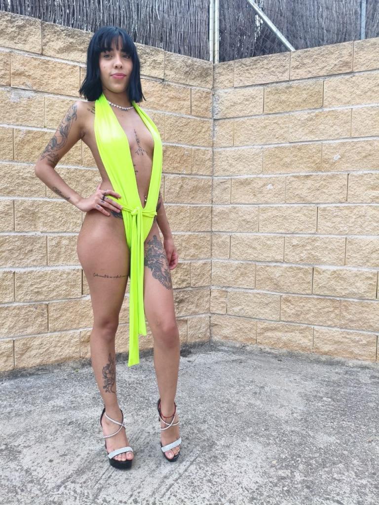 664874220: Chica busca chico en Madrid