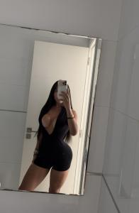 695264908: Chica busca chico en Barcelona