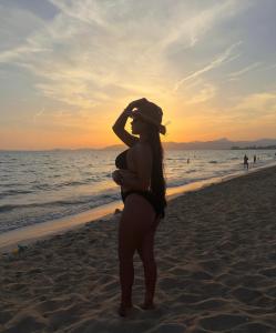 664248198: Chica busca chico en Sevilla