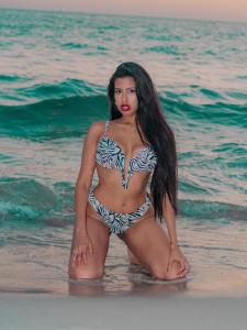 613655865: Chica busca chico en Barcelona