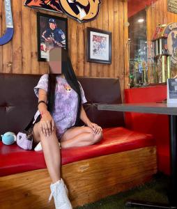 643553129: Chica busca chico en Sevilla