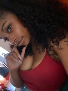 614232875: Chica busca chico en Murcia