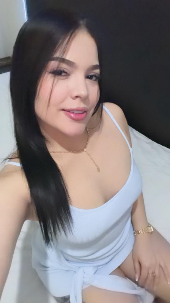 613804054: Chica busca chico en Barcelona