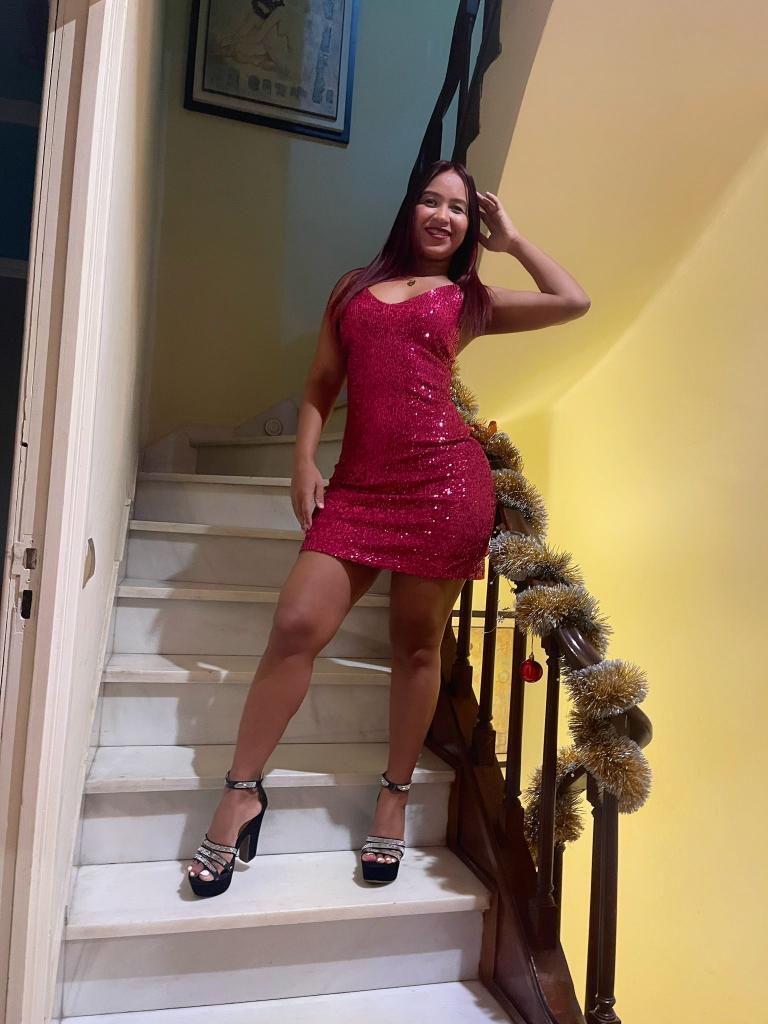 664246027: Chica busca chico en Sevilla