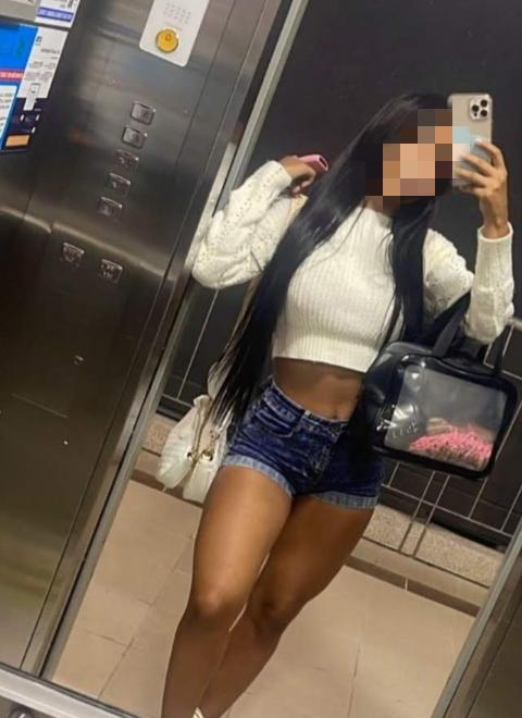 643553129: Chica busca chico en Sevilla