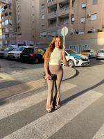 647606184: Chica busca chico en Almería