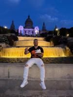 663526446: Chico busca chica en Barcelona
