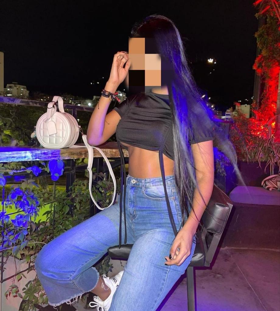 643553129: Chica busca chico en Sevilla