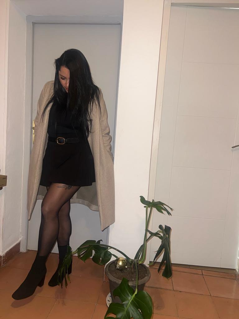 697624169: Chica busca chico en Málaga