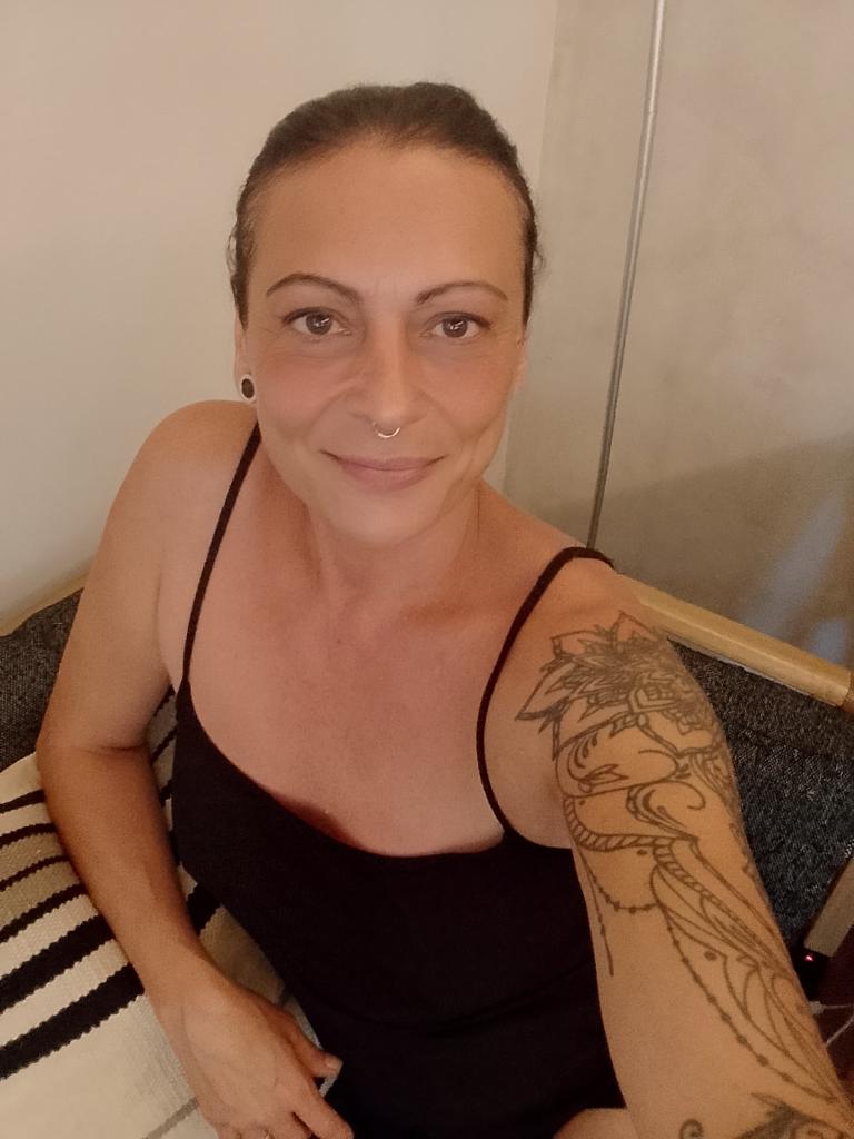 695822423: Chica busca chico en Ibiza
