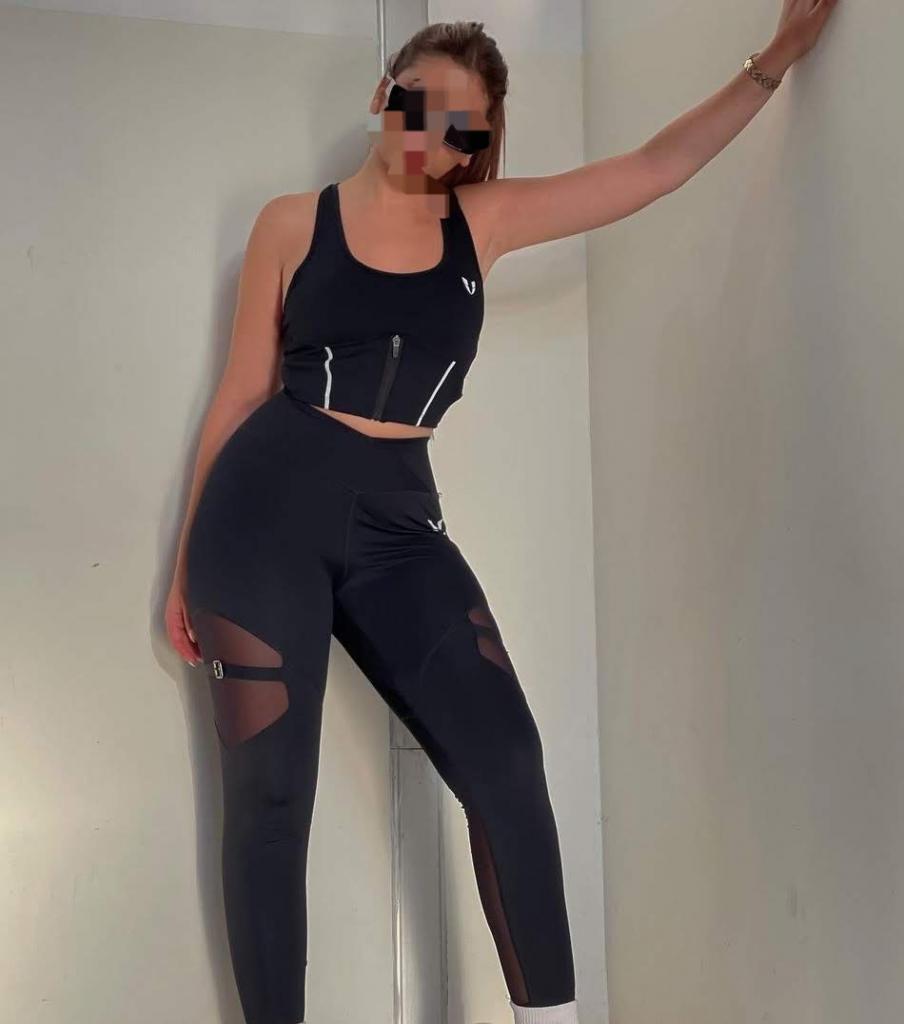 613773485: Chica busca chico en Gerona
