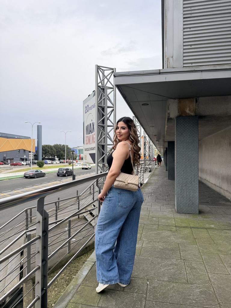 613248493: Chica busca chico en Cantabria