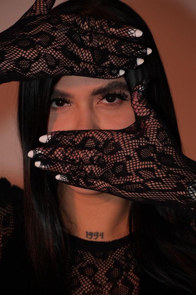 611253298: Chica busca chico en Gerona