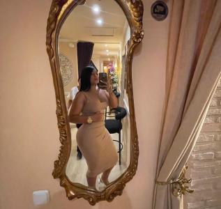 687658076: Chica busca chico en Sevilla