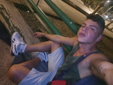 641319882: Chico busca chica en Málaga