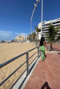 613906857: Chica busca chico en Las Palmas