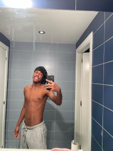 687123603: Chico busca chica en Barcelona