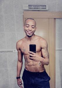 695724923: Chico busca chica en Alicante