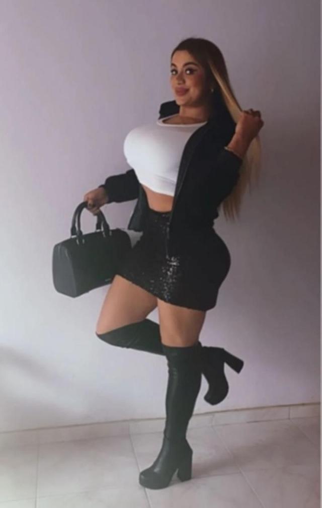 671635180: Chica busca chico en Barcelona