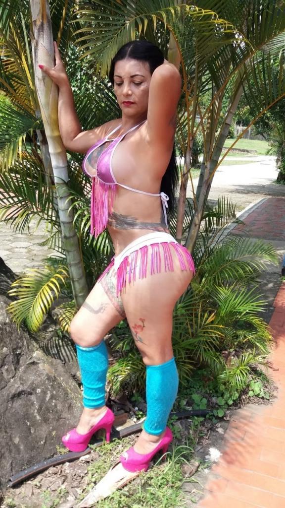 623435207: Chica busca chico en Barcelona