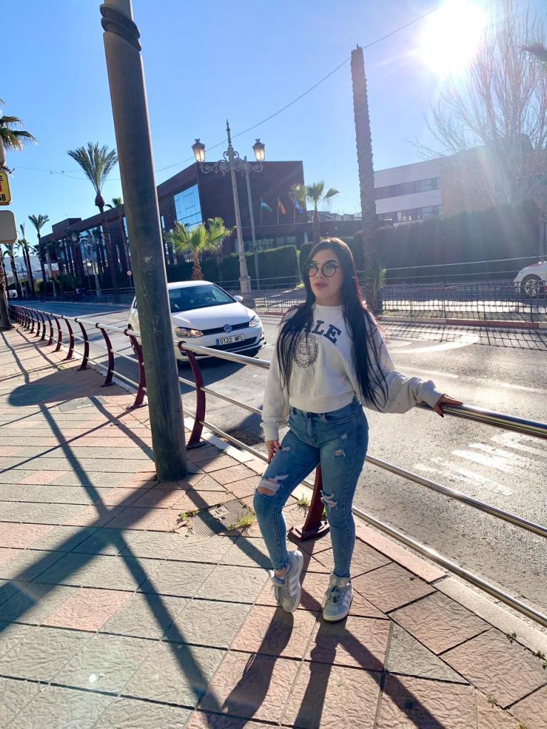 643388749: Chica busca chico en Granada