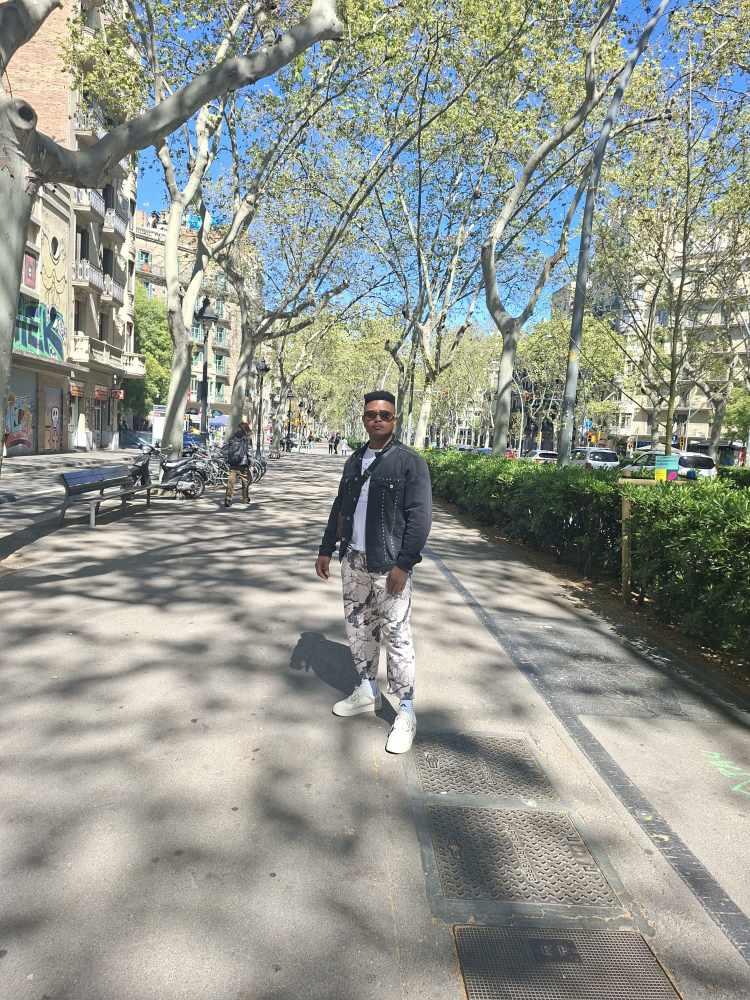 602379705: Chico busca chica en Barcelona