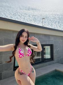 654697474: Chica busca chico en Barcelona