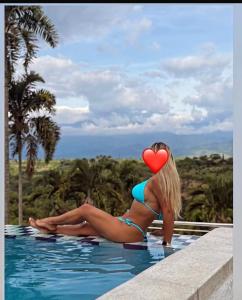 613884068: Chica busca chico en Almería