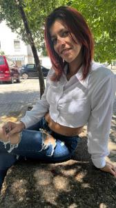 687181489: Chica busca chico en Sevilla