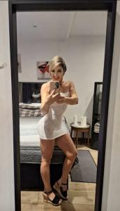 672977876: Chica busca chico en Gerona