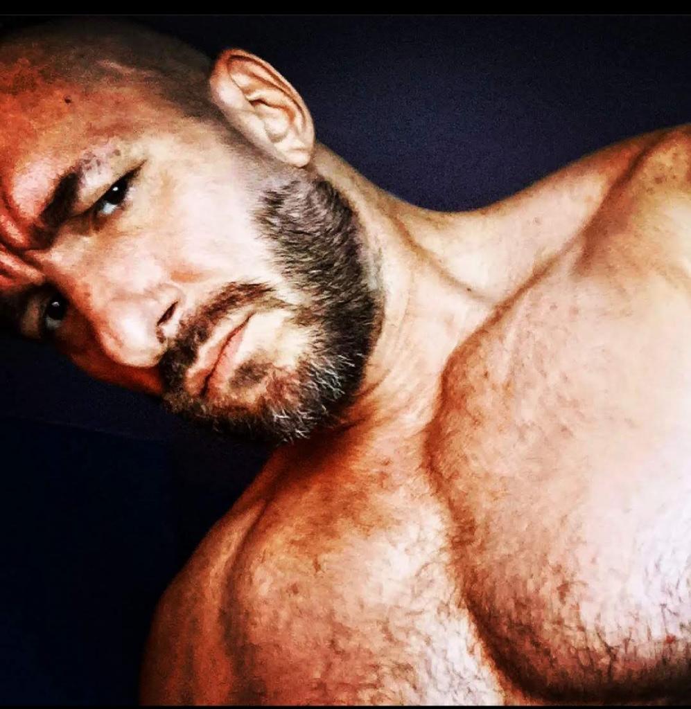 Chico busca chica en Asturias: 