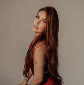 634315881: Chica busca chico en Gerona