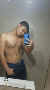 677652473: Chico busca chica en Sevilla