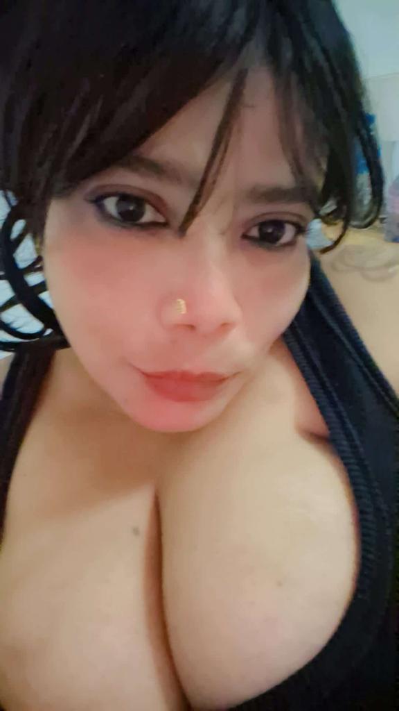 613365471: Chica busca chico en Barcelona