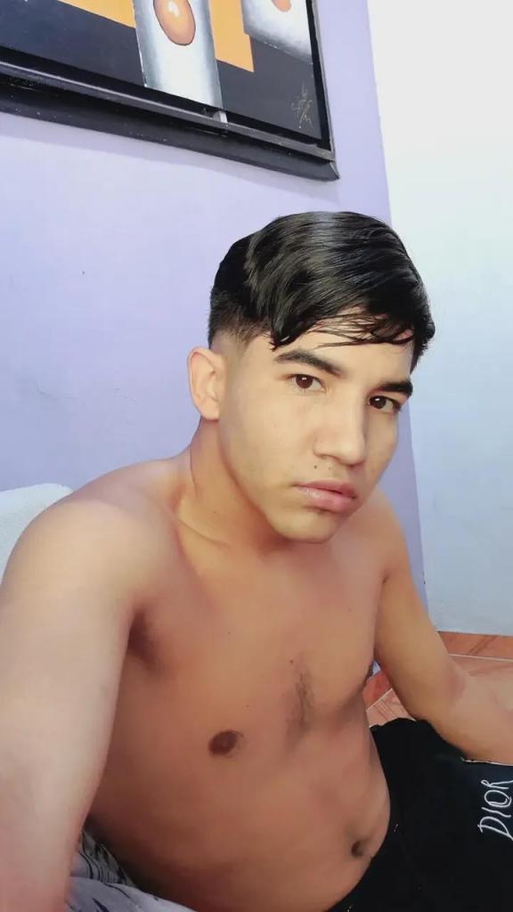 637877608: Chico busca chica en Valencia