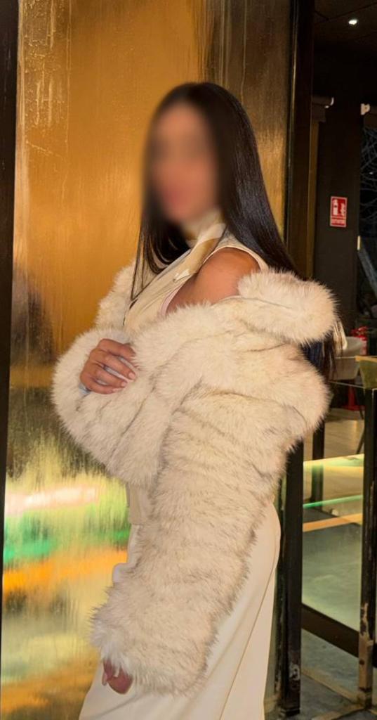 663481027: Chica busca chico en Barcelona