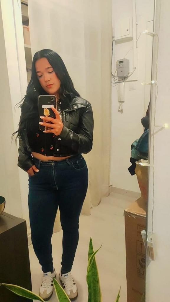 745099302: Chica busca chico en Asturias