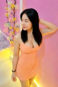 664230999: Chica busca chico en Barcelona