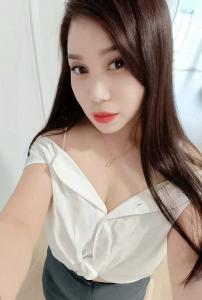 605242260: Chica busca chico en Barcelona