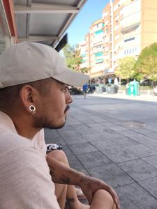 604384604: Chico busca chica en Madrid