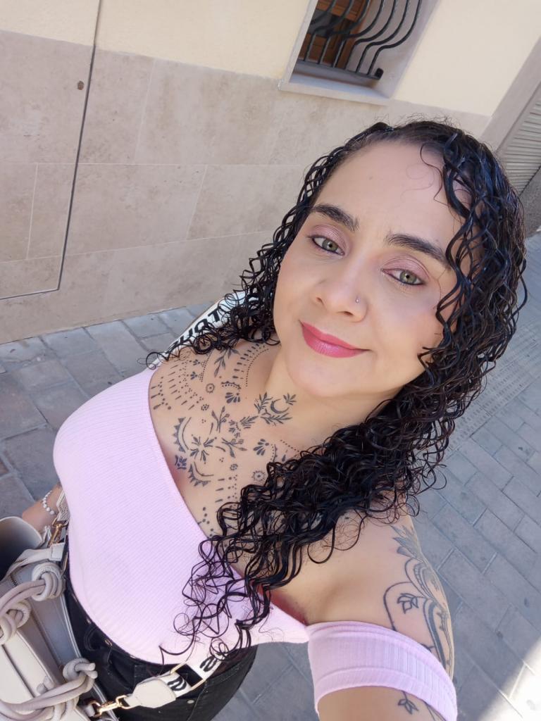 647297745: Chica busca chico en Valencia
