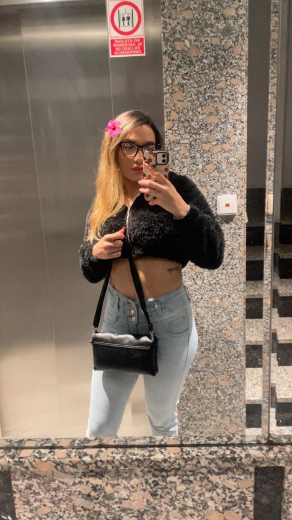 643880208: Chica busca chico en Murcia