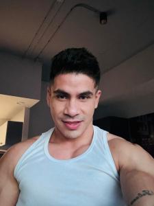 623320094: Chico busca chica en Madrid