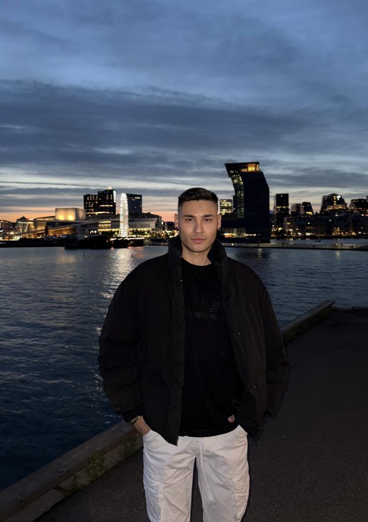 Chico busca chica en Lérida: 