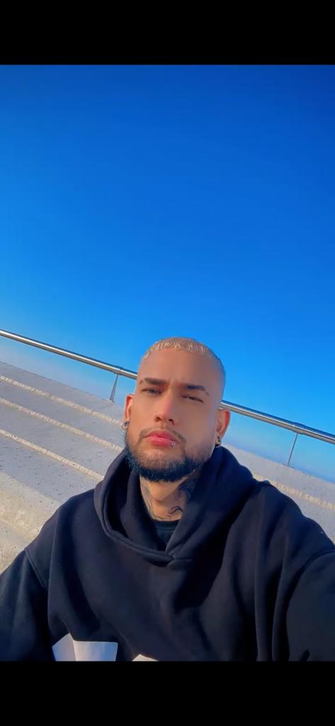 604169691: Chico busca chica en Barcelona