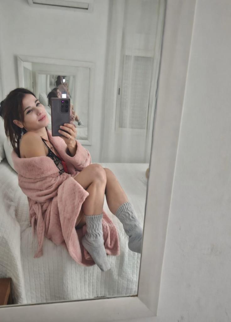 610876029: Chica busca chico en Almería